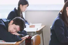 孩子总是萎靡不振，无精打采，两个做法，让孩子充满活力！视频封面