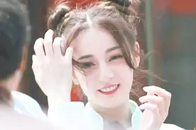 极限挑战迪丽热巴梳丸子头很俏皮，很可爱，像小哪吒视频封面