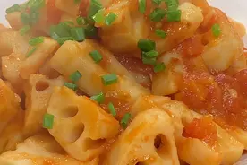 茄子莲藕这样做，小孩特别喜欢吃酸甜脆口，几分钟就能上桌