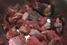 一斤生牛肉煮熟后会有多少牛肉？今天煮熟称下，原来会少这么多！视频封面