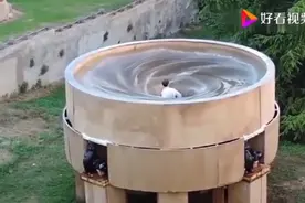 人掉入水漩涡后会经历什么？老外作死实验，让人大开眼界！视频封面