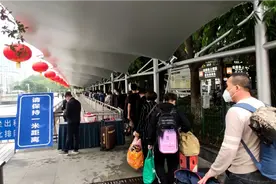 湖北武汉，实拍火车站坐出租车发生的事，其他城市很难见到视频封面