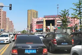 曾经的辽宁大抚顺，煤都。东洲大街街景。