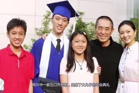 张艺谋一家亮相遭吐槽！娇妻拎5万包气质不及巩俐，孩子们太土气视频封面
