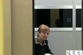 电梯坏掉了？为什么摁的3楼却到了2楼，太奇怪了。