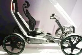 新型人力四轮自行车，每小时行驶40千米，自带雨棚不怕风雨！视频封面