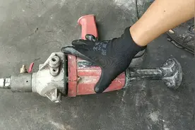 工具哥教你如何解决水钻漏水和铜头摆动，建议你收藏和转发