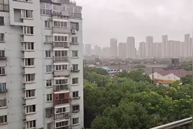 无锡大暴雨，小区被淹了，有些路也被淹了，大家雨天注意安全！