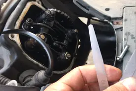 摩托车 助力车 启动后有哒哒哒的异响 看如何调整气门间隙视频封面