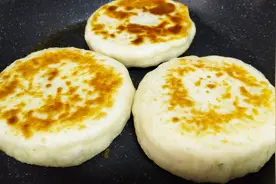 红糖馅饼这样做太香了，饼皮酥脆，咬一口都是幸福的味道，馋死了视频封面