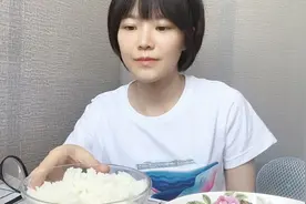 沐子身高155个子矮，天气热不敢穿裙子，看着又矮又肥，有点自卑