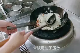 这才是“鸡蛋炒米饭”正确做法，用料简单，超级好吃