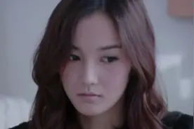 温柔的谎言:老男人看着年轻漂亮的妻子，心有余而力不足。视频封面