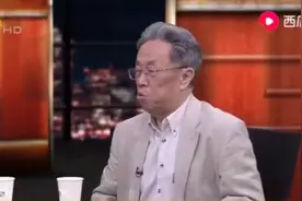 锵锵三人行：王蒙  《狼图腾》电影回避了小说中的争议 20150327视频封面