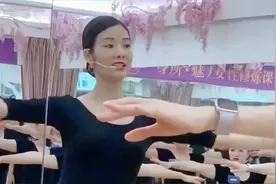 形体：左右送胯，每天打卡训练3-5分钟，练出杨柳细腰！视频封面