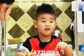 胡可年龄曝光成迷！亲儿子安吉说都40多了，弟弟小鱼儿疯狂神补刀视频封面