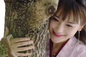 当女孩知道自己的盖世英雄在身边时，开心的像孩子蹦迪起来了~视频封面