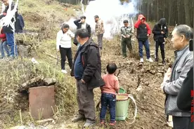清明时节雨纷纷，路上行人欲断魂。实拍贵州农村家族挂清祭祖风俗视频封面