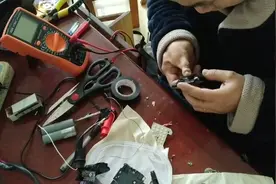 旧手机锂电池改装成可充放电LED照明灯,接近成品后期更新视频封面