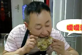 大骨头炖萝卜，二哥教你最简单做法，抱着骨头啃，贼香过瘾