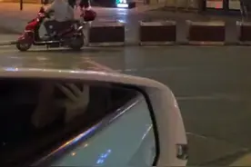你在电话里说你不能离开我。视频封面