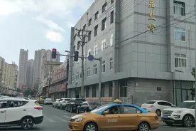 4路公交车，途经一面街，买卖街，南马路。视频封面