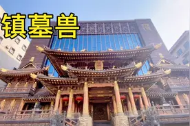 你敢在家门口放镇墓兽吗？来到这里被雷到了，这屋主人胆子太大了视频封面