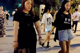 河北廊坊大城滨河公园巴鼎广场！美女们嗨舞《陪你到底》