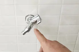 换装水龙头方向总是不正，其实这样解决很简单