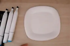 用吃完蛋糕的小碟子，创作一副漂亮的画，有没有觉得很有创意呢！视频封面