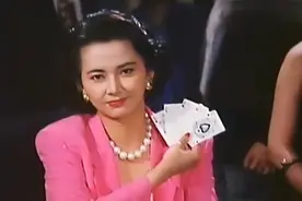 男子出老千变出4张A，女老板却变出了五张A，出老千得问我手中枪视频封面