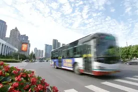 中考接连“达沃斯” 公共交通有保障视频封面