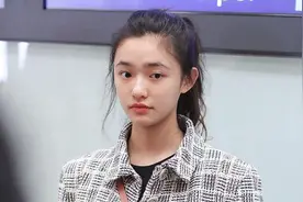 宋佳穿西服搭牛仔裤脚蹬短靴 又美又飒气场两米八视频封面