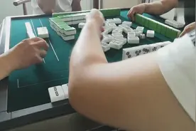 看赢这个没戏及时换张，小伙打牌可以，你觉着呢