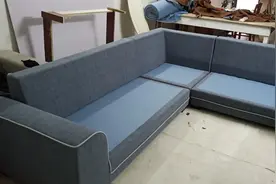 自己在网上买的材料做的沙发。做法其实很简单。就是要时间！