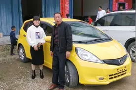 小姨子36800元购2014年本田飞度小车，开回娘家遭围观，怎么了