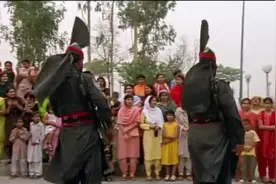 印巴哨兵换哨，超娱乐仪式，简直是“斗舞大战”。视频封面