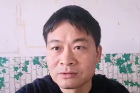 吴迪终坐不住，出来请网友评理。自己却一路笑个不停视频封面