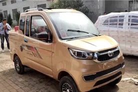 双门四座带后兜的小车一万多可飞全国，拉货载人再也不怕雨雪交加视频封面