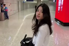 台湾夫妻第一次来上海旅游，刚下飞机就感觉到补一张…视频封面