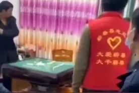 村书记霸气训诫村名疫情期间聚众打牌，为一身正气的村书记点赞视频封面