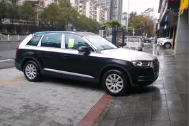Q7才卖40多万，销量想不火都难，平行进口欧版Q7到店实拍视频封面