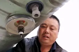 太阳能热水器最容易损坏漏水的地方，拍个视频你看看，维修不花钱