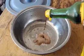 提醒养殖户:用这种方法试试你家用的碳酸氢钠（小苏打）是真的吗视频封面