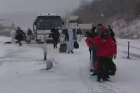 中俄边境涌入大批俄罗斯人，现关闭绥芬河和黑河口岸以免发生意外