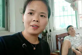 学校已经请了保安，却安排老师在校门口值班，不知这是什么原因视频封面