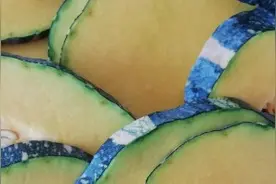 农村土方法，这样保存切开的南瓜片，吃一年都不会坏，炖肉最美味