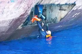 万吨巨轮船舱漏水，看老外是怎么修好的，看完无语了