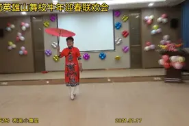 七旬老奶的旗袍秀《国色天香》视频封面