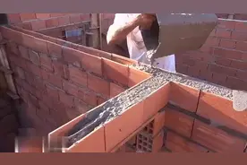 实拍外国农村自建房，直接混凝土浇灌，质量够结实住100年也没事视频封面